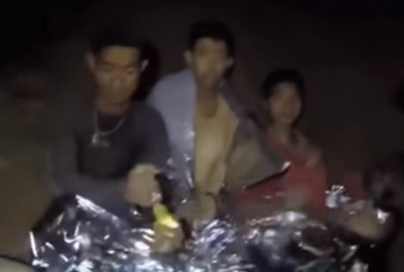 Curiosità: tutti salvi i baby calciatori thailandesi intrappolati in una grotta da settimane