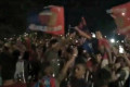 Catania: tifosi in piazza per il ripescaggio al coro di “Chi non salta è rosanero” (VIDEO)