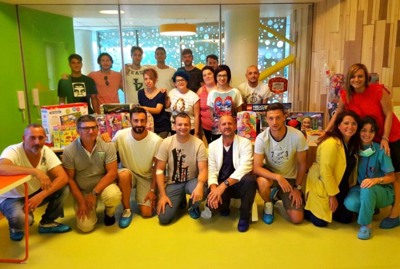 Catania: delegazione di giocatori va a trovare i bimbi del Policlinico