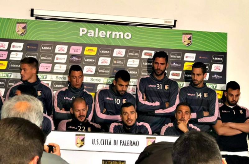 Palermo, squadra in conferenza: “Rivendichiamo nostri diritti, conflitto interessi ci porta a pensar male”