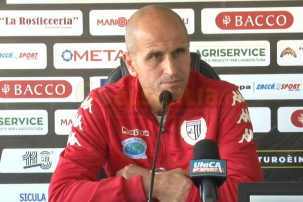 Leonzio, Bucaro: “Ci aspettiamo reazione della squadra dopo la batosta. Con l'Avellino per me non è una gara come le altre”