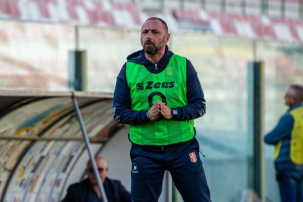 Fc Messina, Gabriele: “Ci stiamo allenando quasi esclusivamente con la palla, poi cureremo la parte atletica”