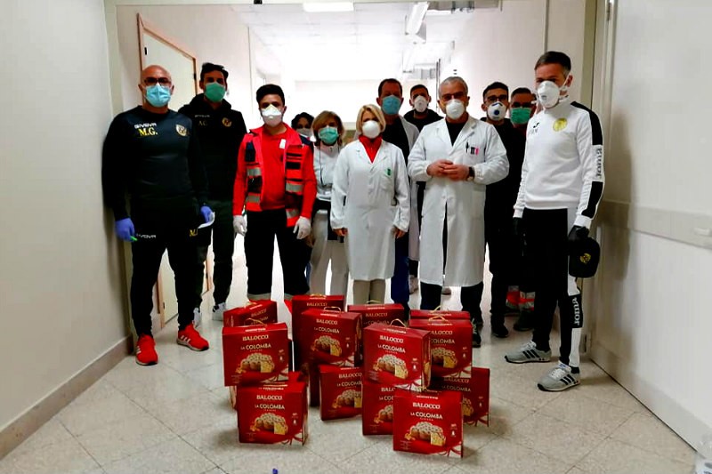 Gela Fc: donate cento colombe pasquali all'ospedale 'Vittorio Emanuele'