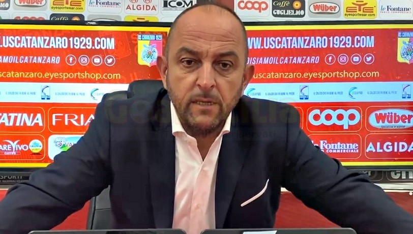 Dg Catanzaro: “In 11 contro 9, ci è stato dato un rigore generoso e Palermo ha pareggiato. Stop ai confort, tutti in ritiro”
