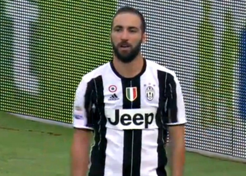 Serie A: la Juventus espugna Crotone, 0-2 il finale