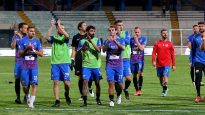 Catania sontuoso trascinato da Moro: il derby è rossazzurro, 2-0 su un impalpabile Palermo-Cronaca e tabellino