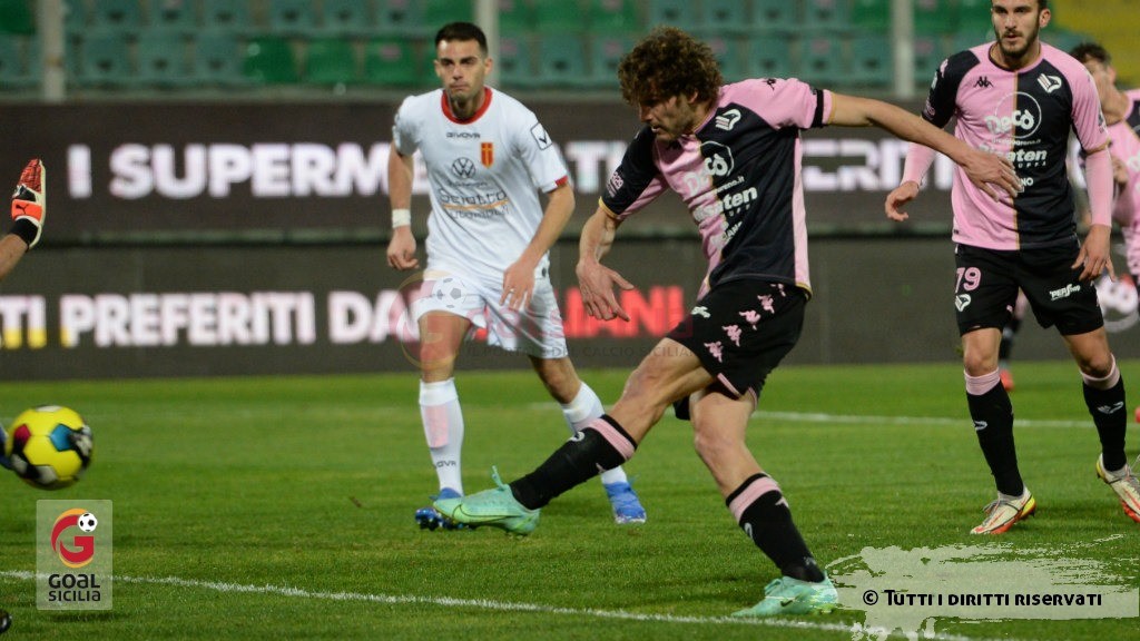 Palermo, Luperini: “­Contro la Juve stabia grande vittoria. Sul mio ruolo e sulla mancanza di gol...“