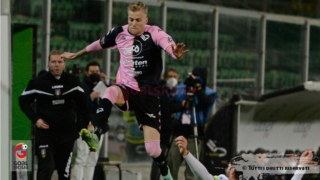 UFFICIALE-Palermo: risoluzione per Felici, l’attaccante torna al Lecce