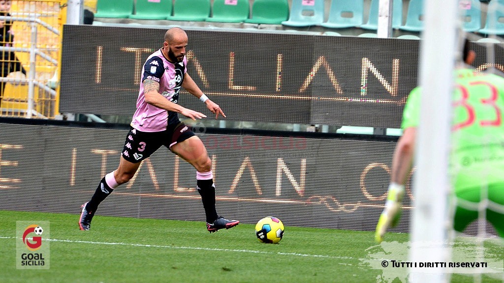 UFFICIALE-Palermo: scambio col Crotone, arriva Nedelcearu addio Giron