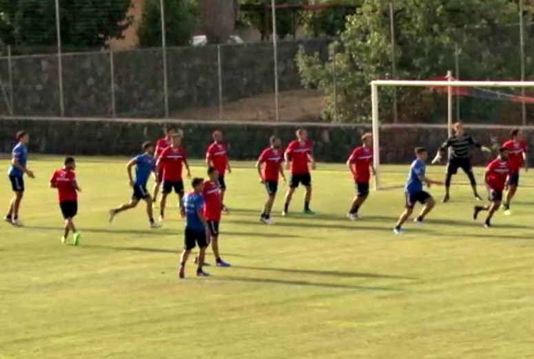 Catania: squadra azzurra batte quella rossa per 2-1, prima rete per Curiale