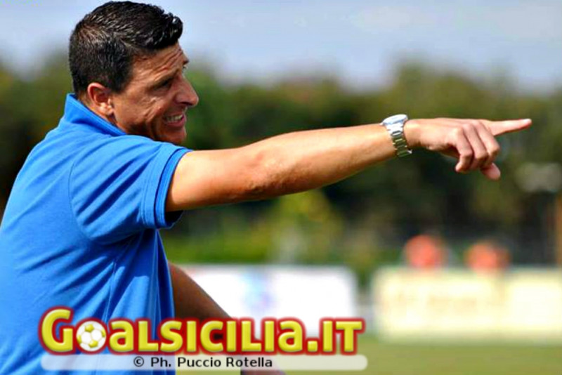 Paceco: mister Di Gaetano si allena con la squadra e colpisce il palo (VIDEO)