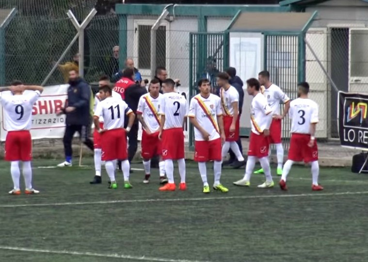 Città di Messina: la squadra festeggia il primato con cori sul pullman (VIDEO)
